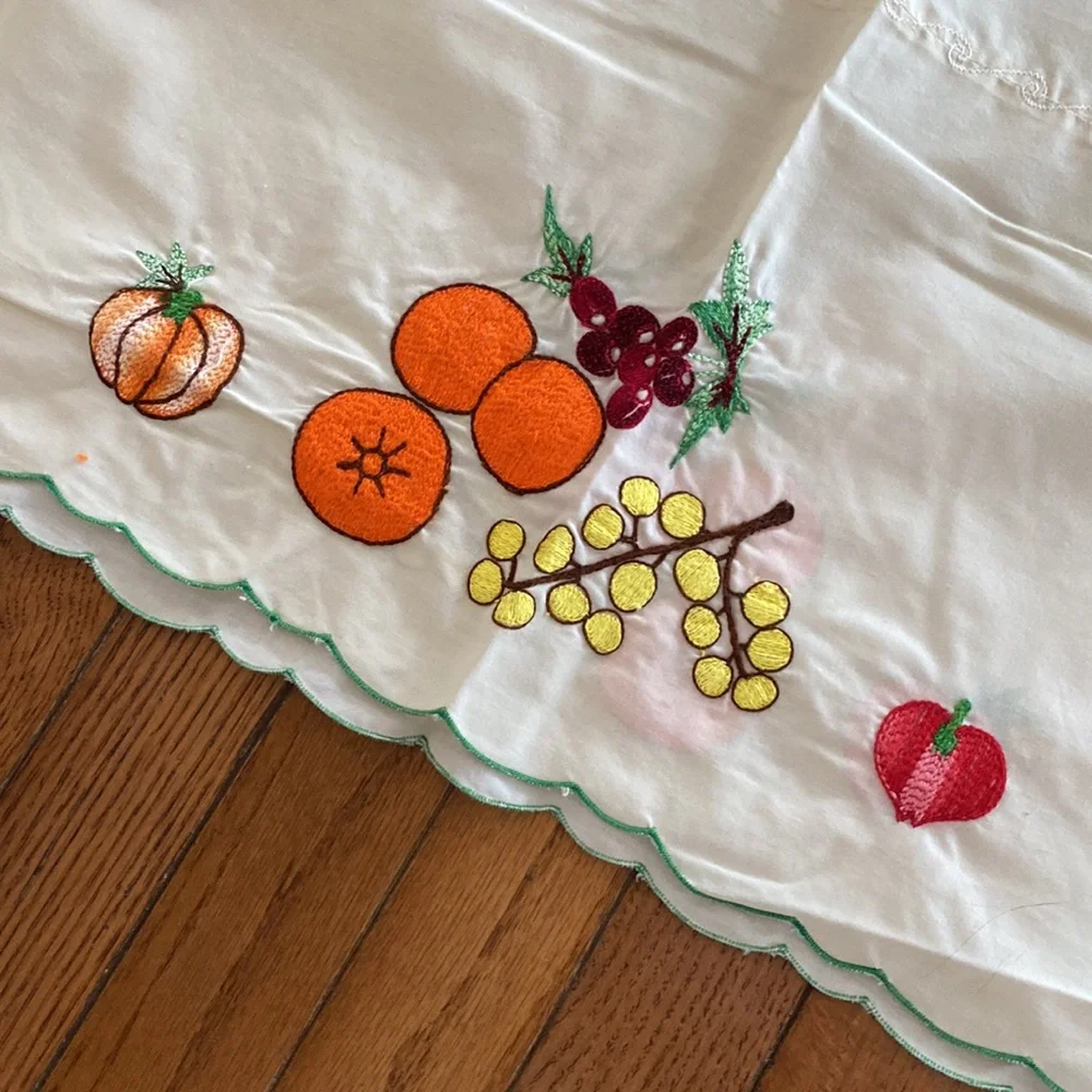 Vintage tablecloth with embroidered cornucopia and fruit/veggies, 64 x 90